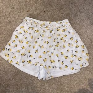Medium LA Hearts Short with flowers
